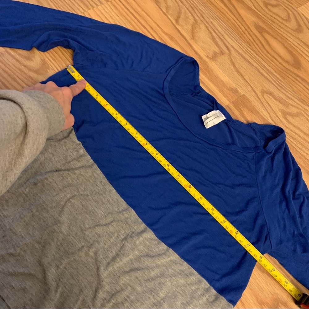 DISCREET Color Block Tee - Picture 6 of 8